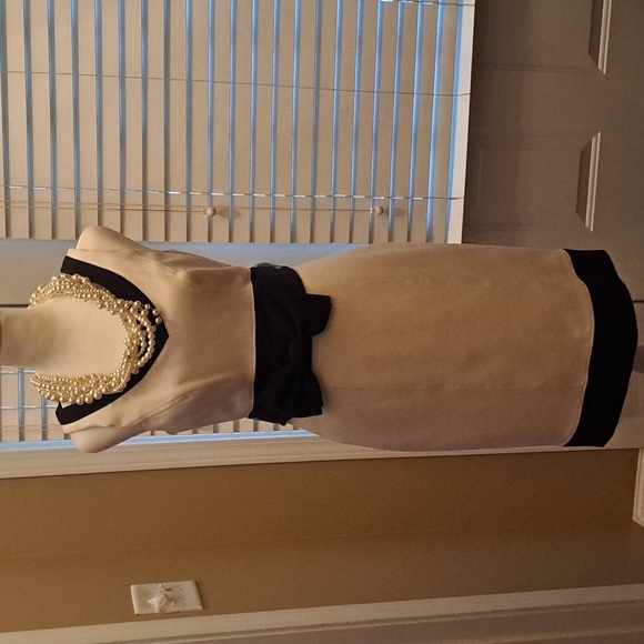 Elegant Dress White House black market. - Picture 5 of 5